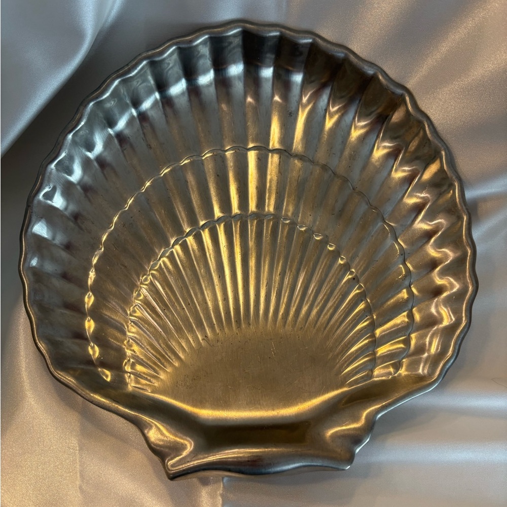Gorham Pewter Shell Serving Tray - Shiny Silver Finish - Picture 9 of 10